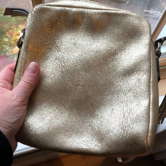 Banana Republic Cross Body Gold distressed leather - brand new! - Picture 4 of 5